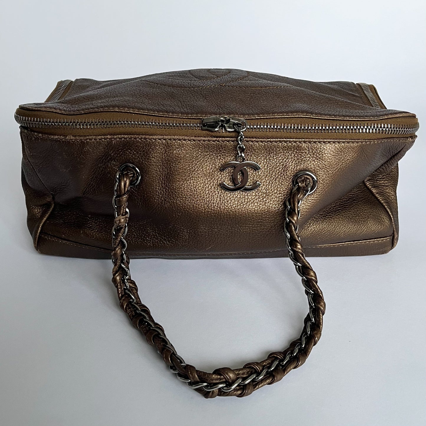 Chanel by Karl Lagerfeld 2005/2006 Luxe Ligne Zip Around Bag Bronze