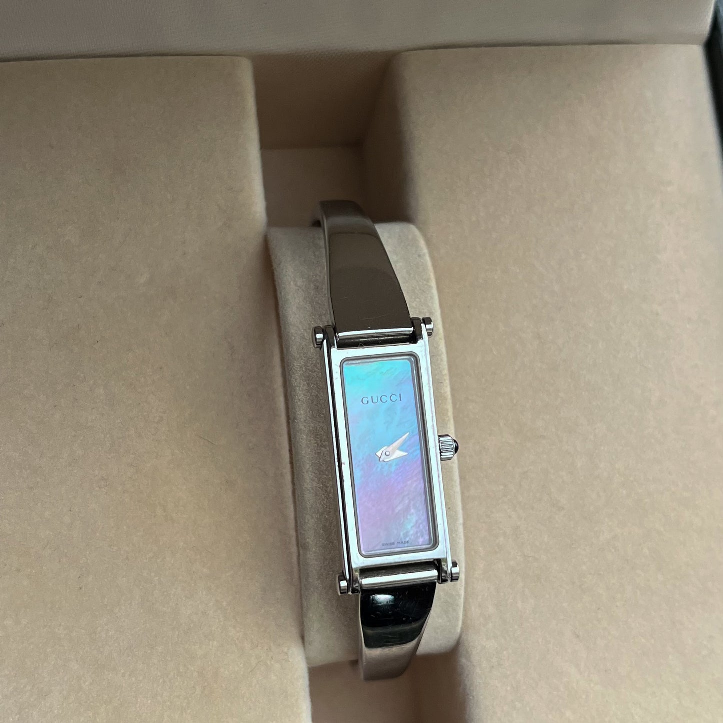 Gucci 1500 L Bangle Watch Silver Mother of Pearl Dial