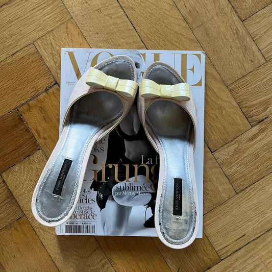 Louis Vuitton Canvas Monogram Heels With Vernis Bow Rose (40 EU)