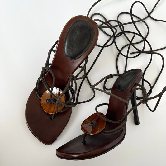 Gucci by Tom Ford Leather Wrap Around Sandals (38 EU)