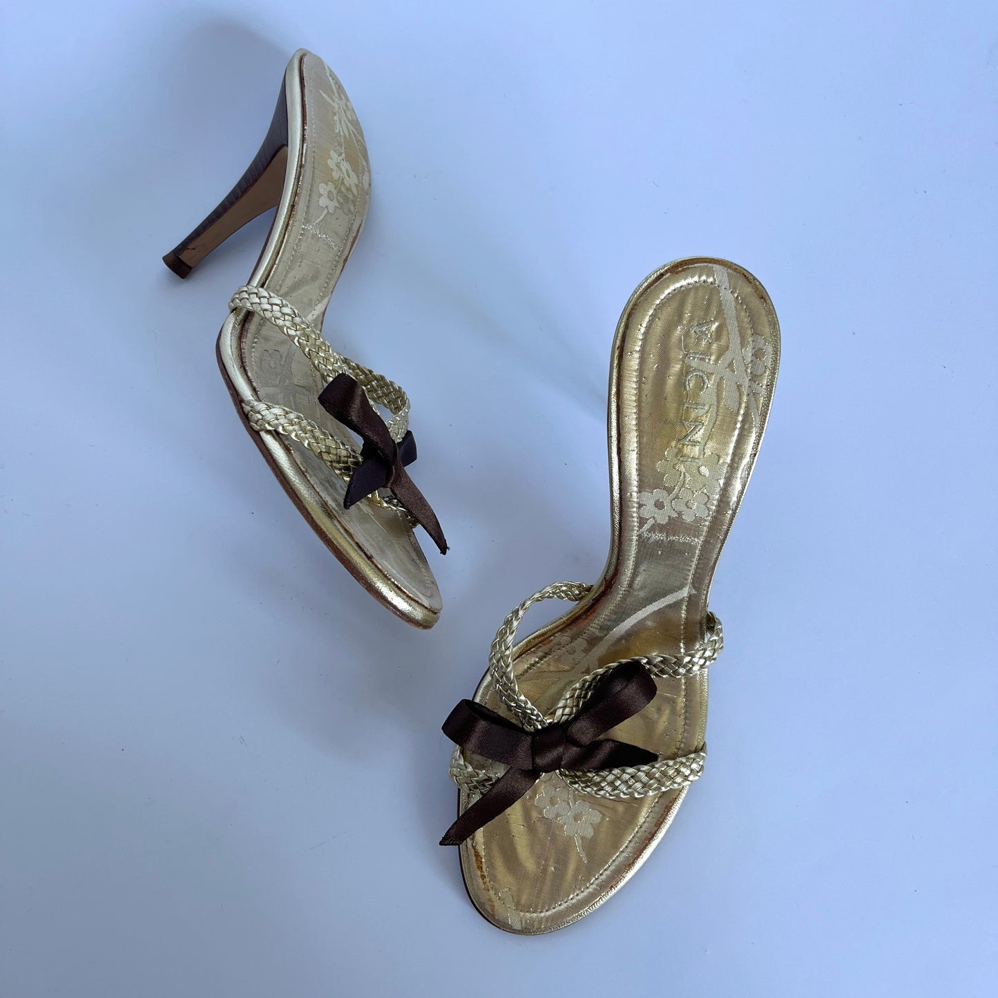 Vicini Sandals Gold (38 EU)